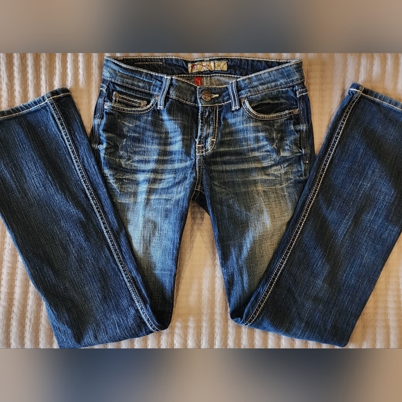 BKE Kate bootcut, low rise jean size 27x31 1/2 - Picture 2 of 6